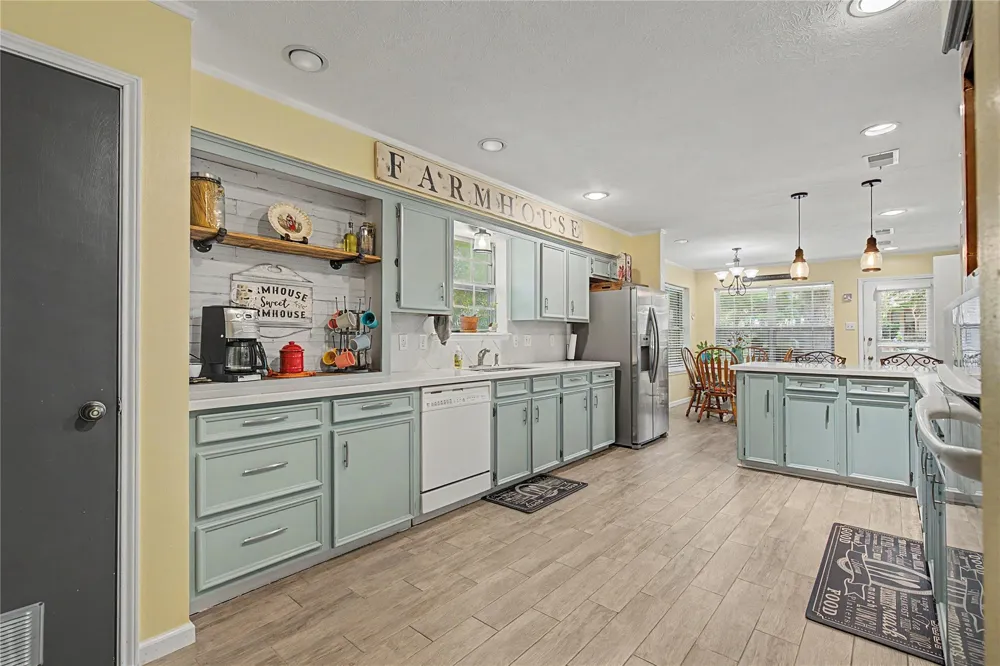 1450 Pleasant Valley Drive Huntsville, TX 77340