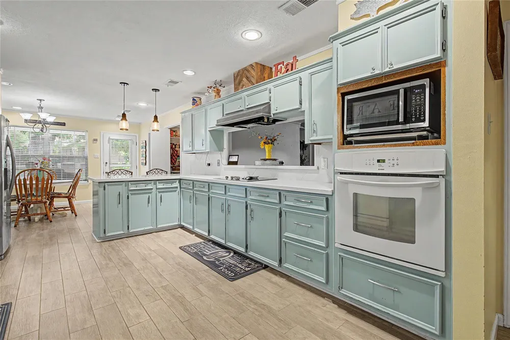 1450 Pleasant Valley Drive Huntsville, TX 77340