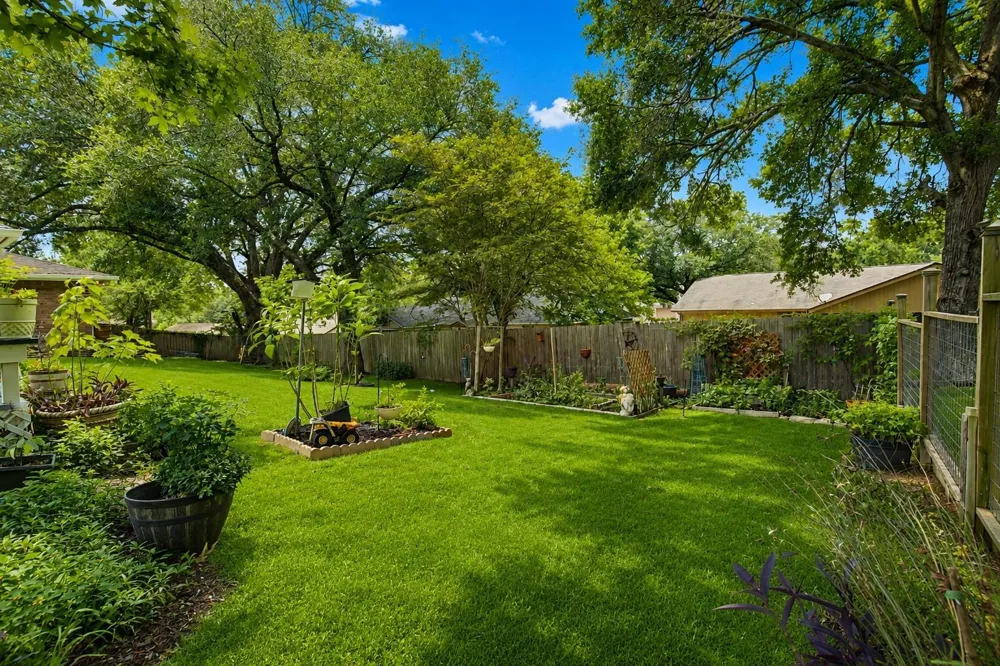 1450 Pleasant Valley Drive Huntsville, TX 77340