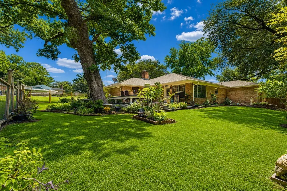 1450 Pleasant Valley Drive Huntsville, TX 77340