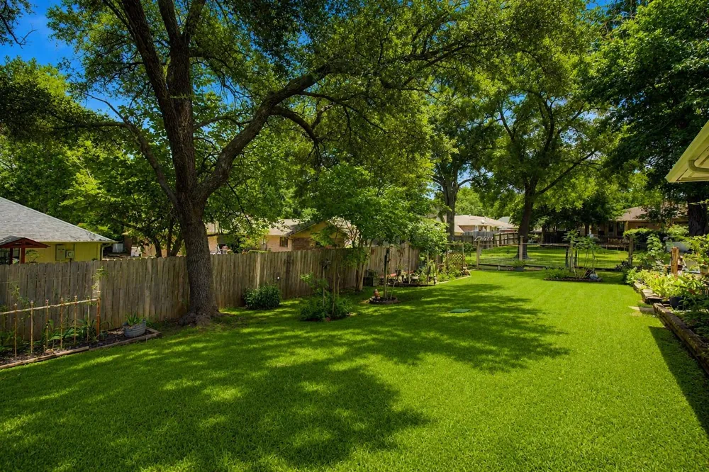 1450 Pleasant Valley Drive Huntsville, TX 77340