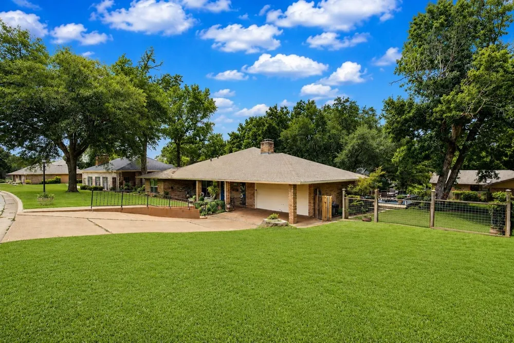 1450 Pleasant Valley Drive Huntsville, TX 77340