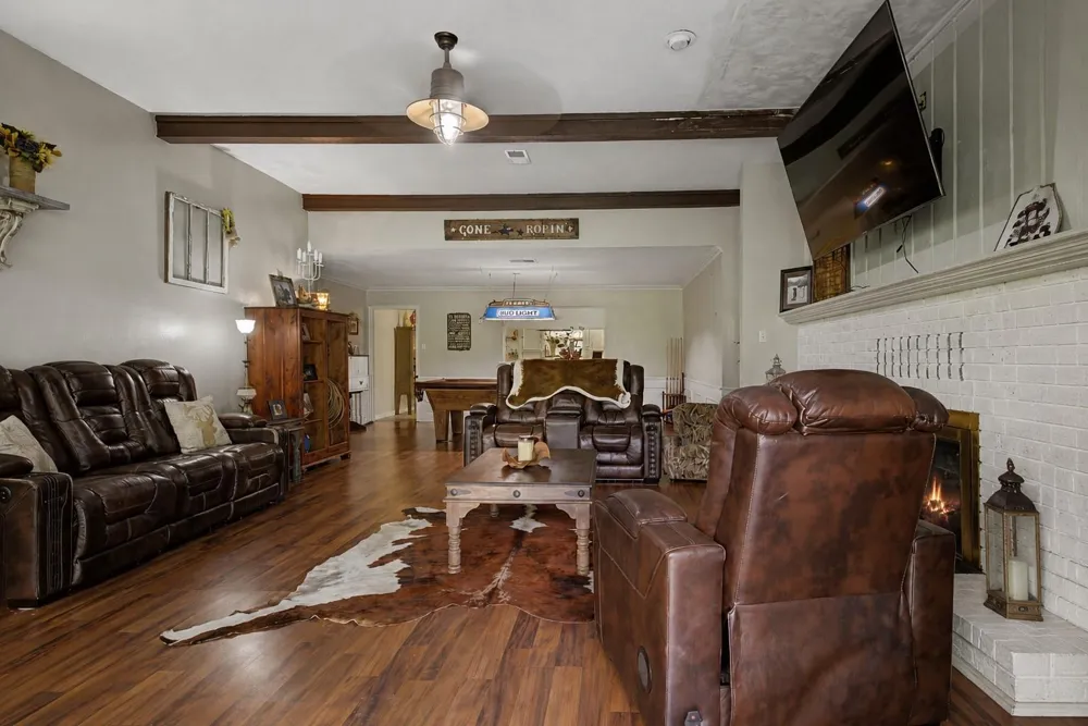 1450 Pleasant Valley Drive Huntsville, TX 77340