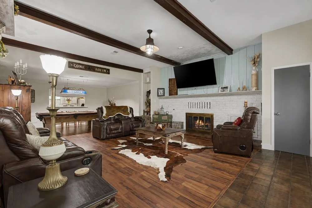 1450 Pleasant Valley Drive Huntsville, TX 77340