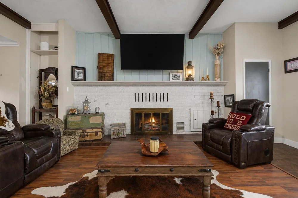 1450 Pleasant Valley Drive Huntsville, TX 77340