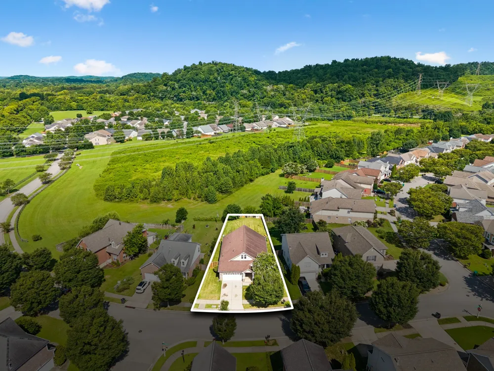 1008 Riverspring Dr Nashville, TN 37221