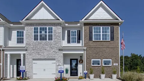 102 Mackenzie Way