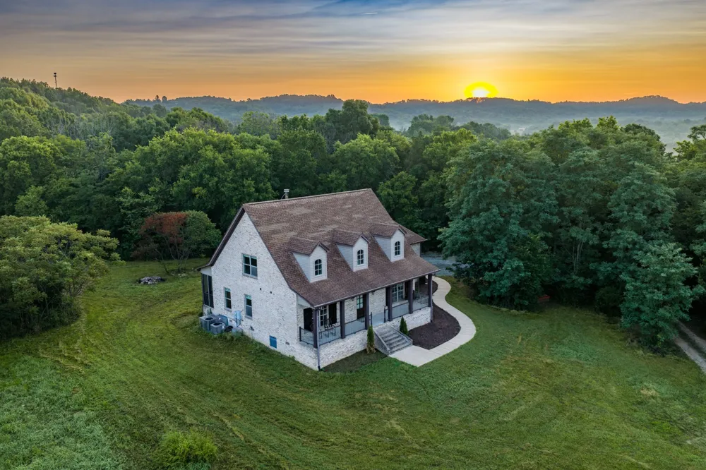 128 Leath Ln Bethpage, TN 37022