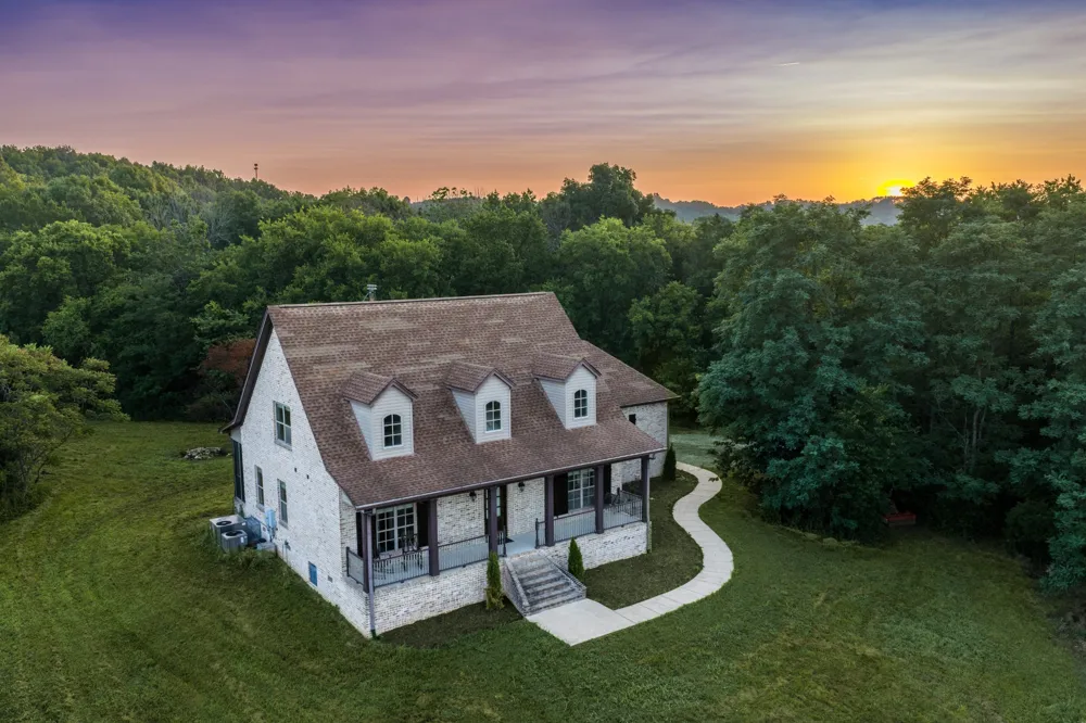 128 Leath Ln Bethpage, TN 37022