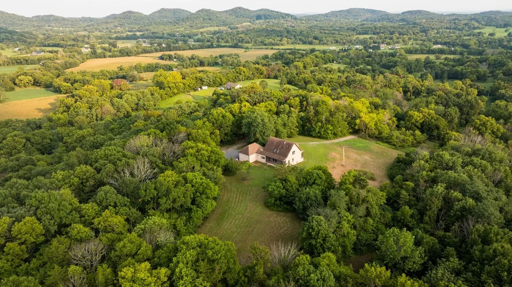 128 Leath Ln Bethpage, TN 37022
