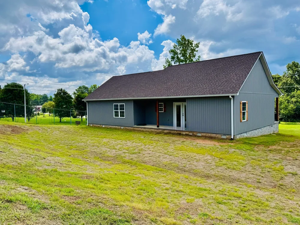 58 Hall St Lexington, TN 38351