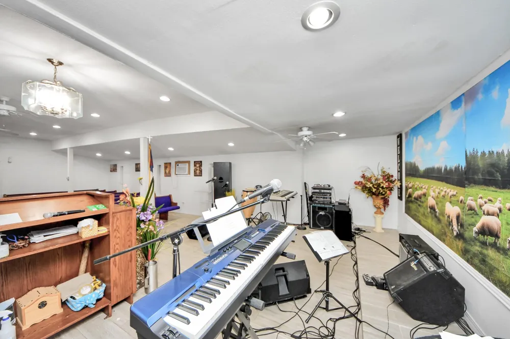 810 Lucky Street Houston, TX 77088