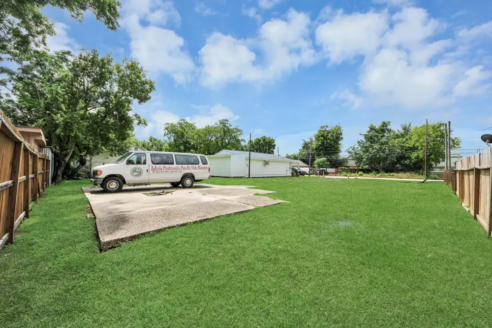 810 Lucky Street Houston, TX 77088