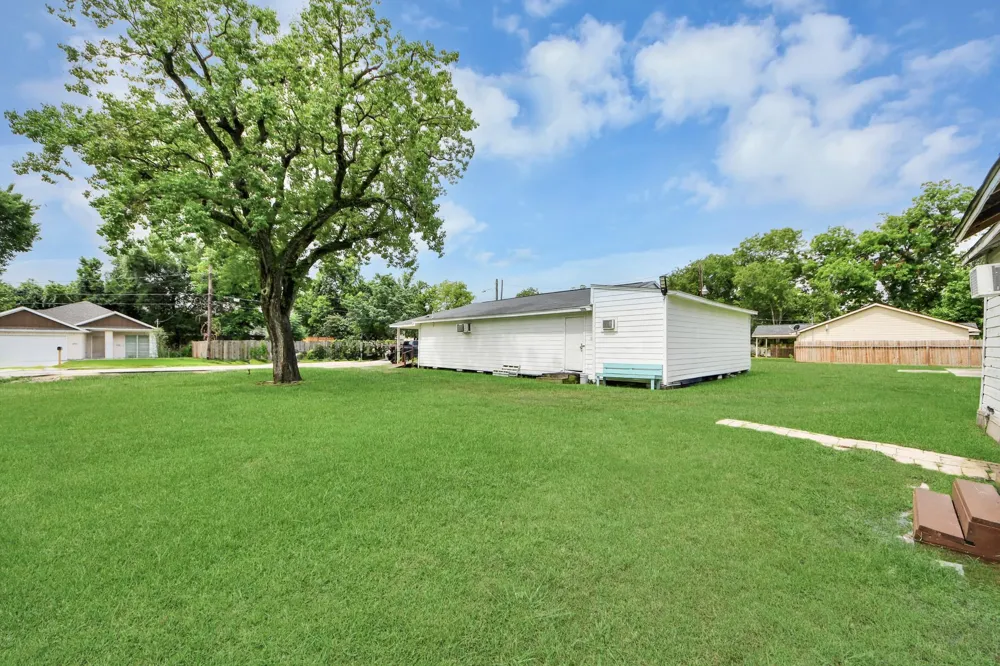 810 Lucky Street Houston, TX 77088