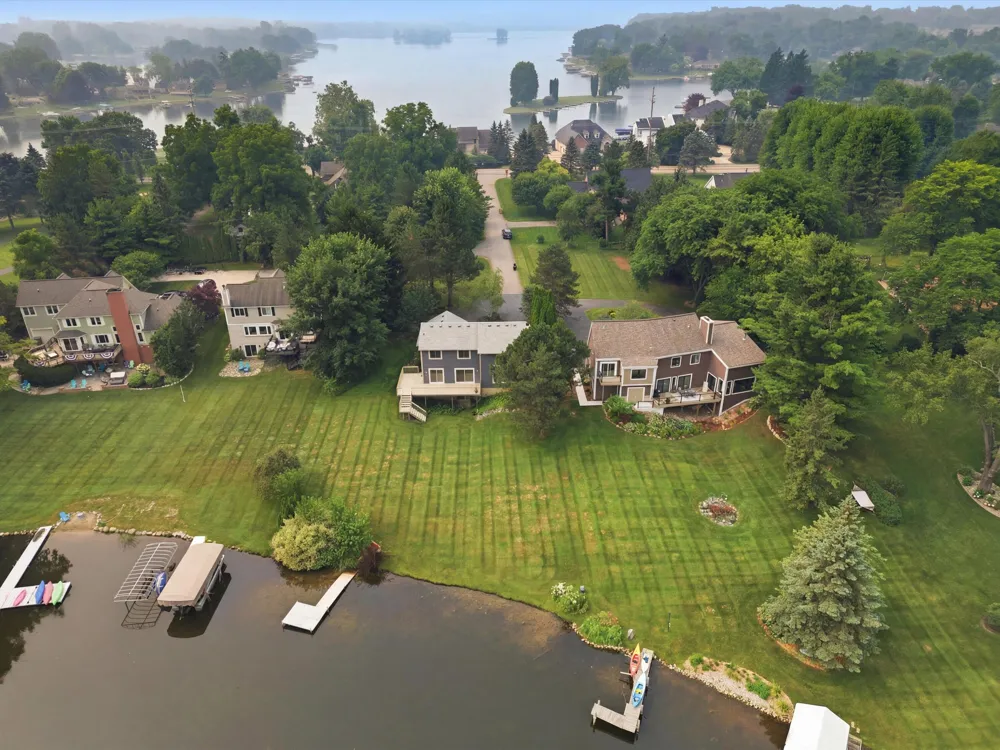 3926 Lakes Edge Drive Commerce, MI 48382