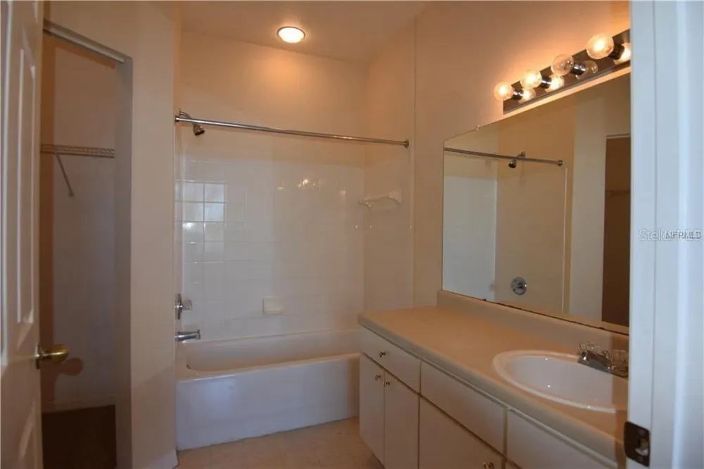 9640 LAKE CHASE ISLAND WAY Tampa, FL 33626