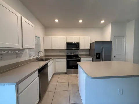 721 SW 11th St