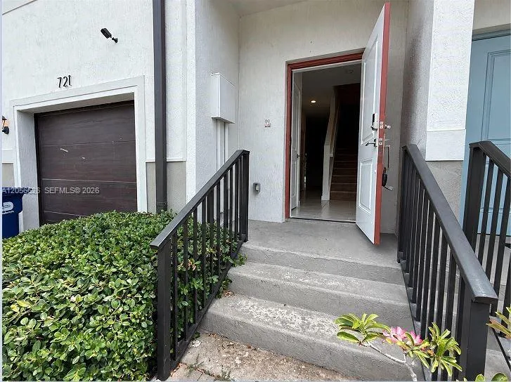 721 SW 11th St Florida City, FL 33034
