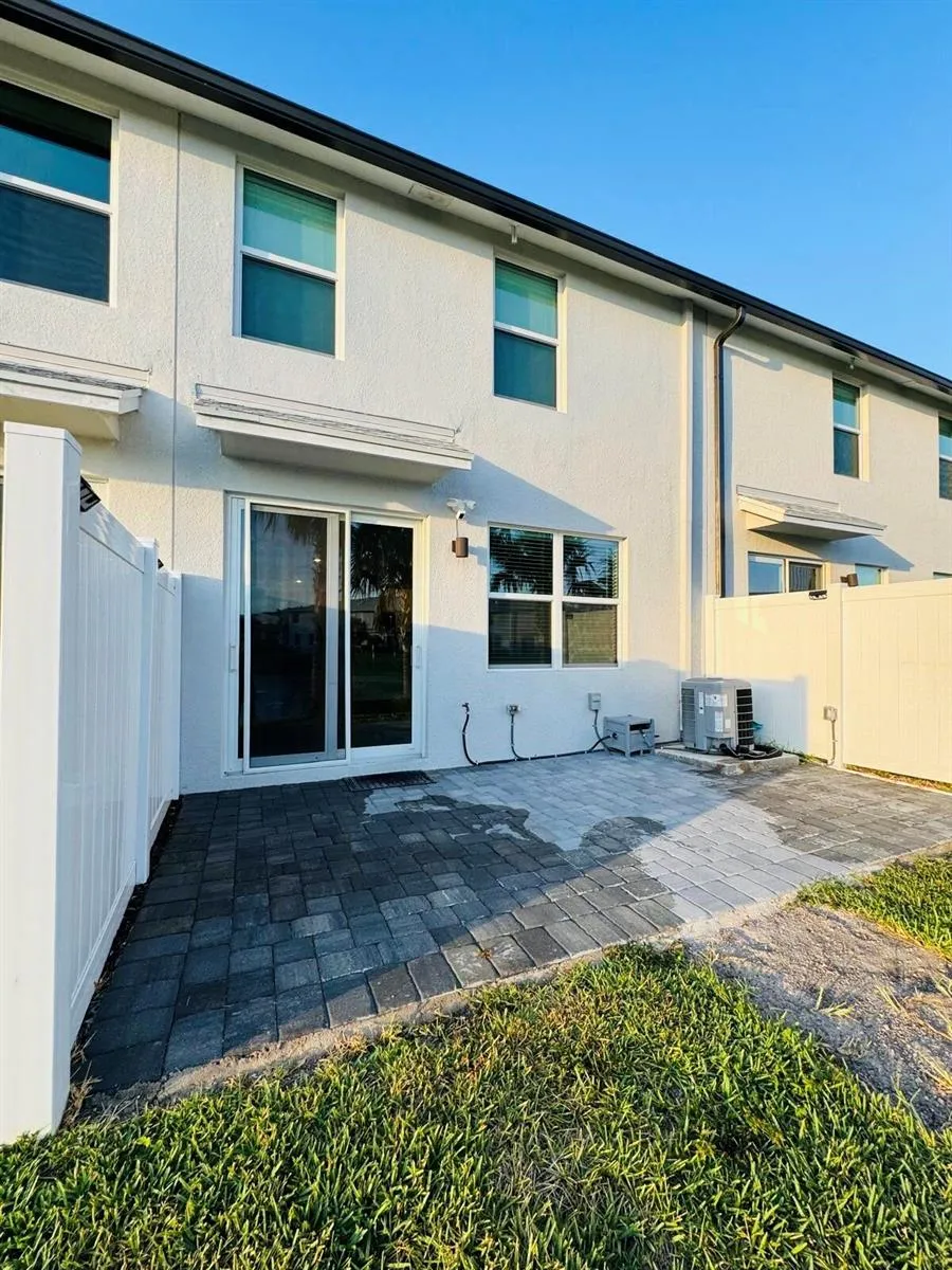 5677 MENTMORE DRIVE #5677 Mangonia Park, FL 33407