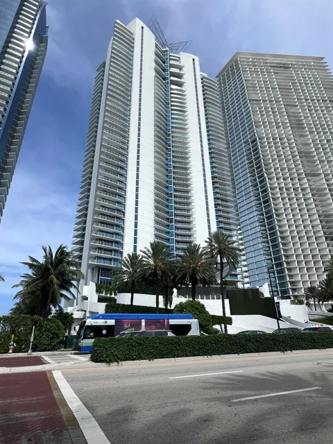 17001 COLLINS AVENUE #1806