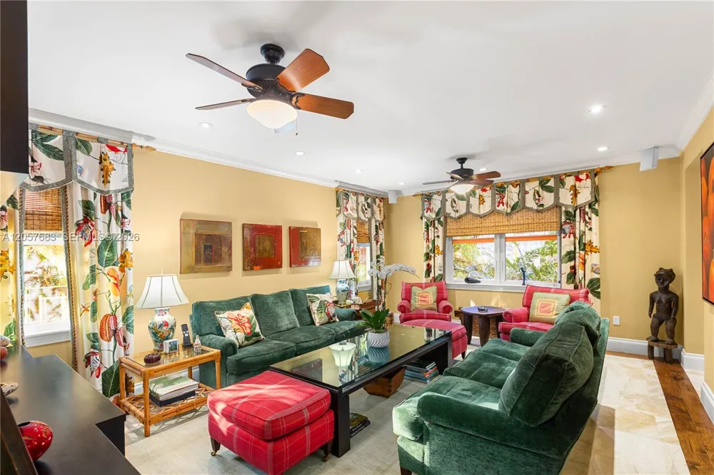 4867 SW 82nd St Miami, FL 33143