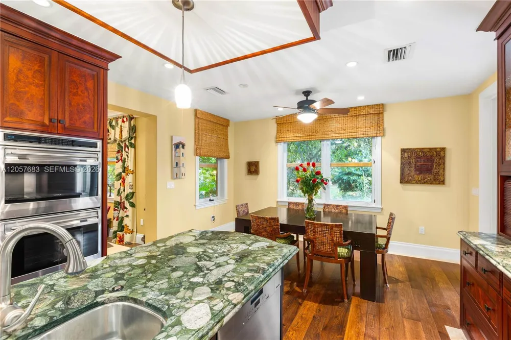 4867 SW 82nd St Miami, FL 33143