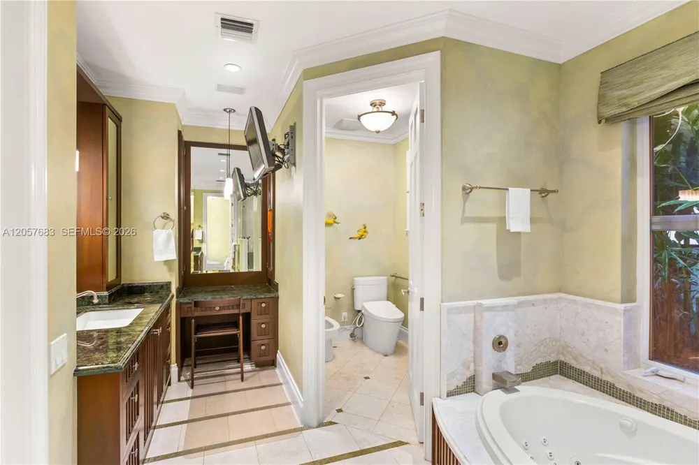 4867 SW 82nd St Miami, FL 33143