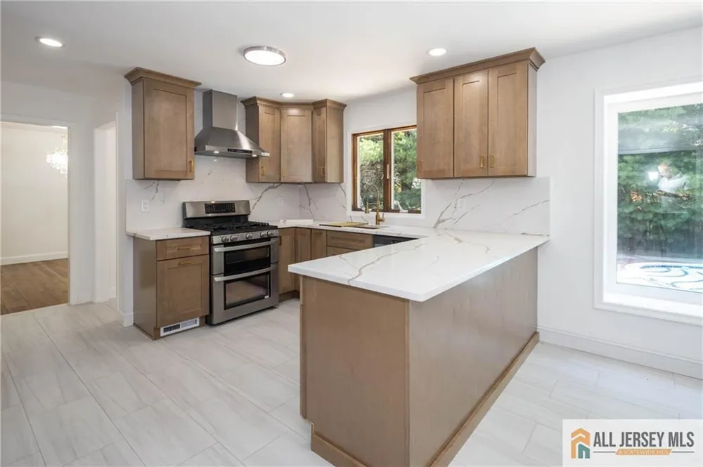 32 Ellmyer Road Edison, NJ 08820