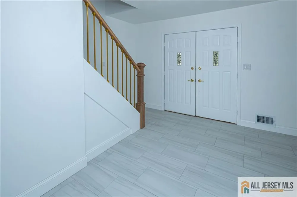 32 Ellmyer Road Edison, NJ 08820