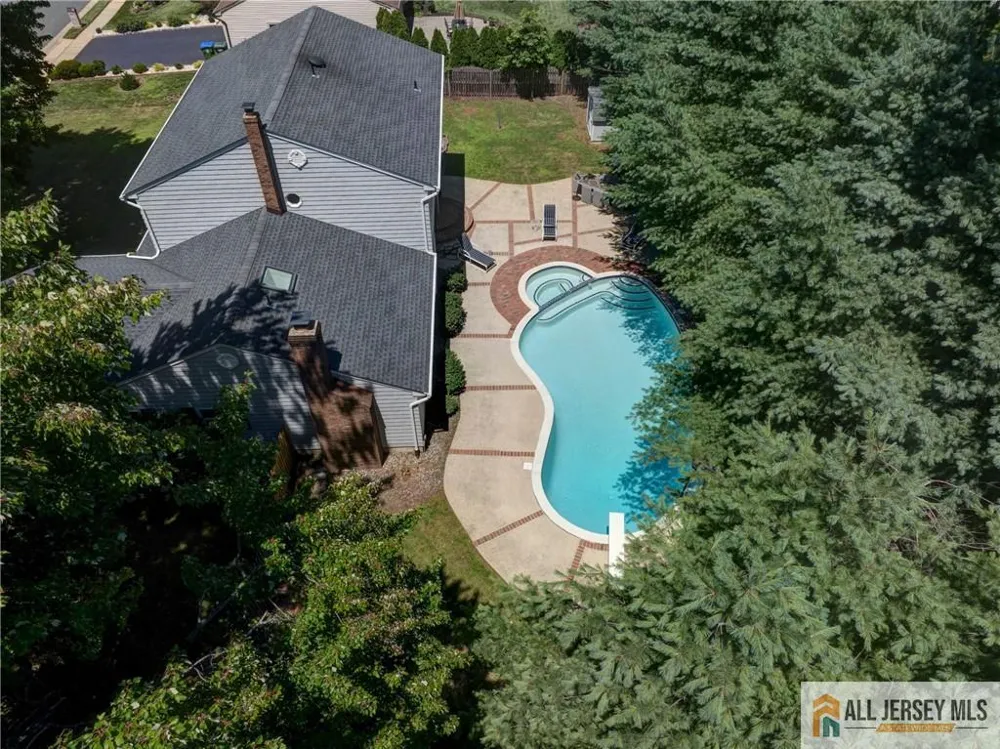 32 Ellmyer Road Edison, NJ 08820