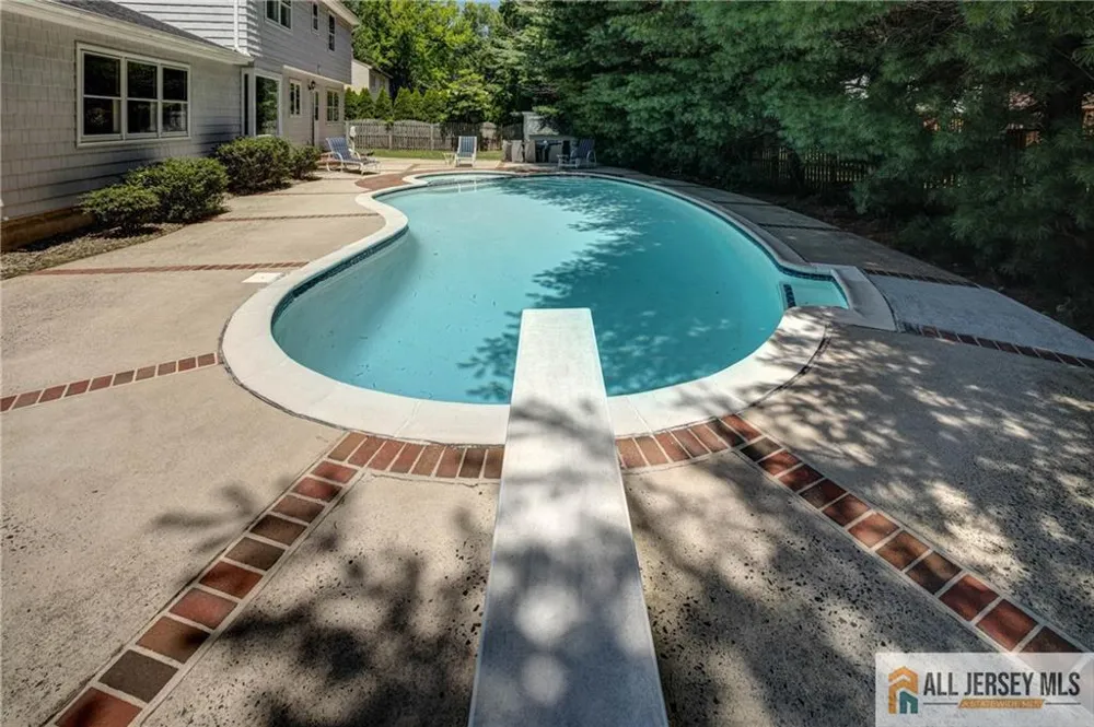 32 Ellmyer Road Edison, NJ 08820