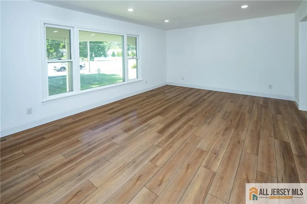 32 Ellmyer Road Edison, NJ 08820