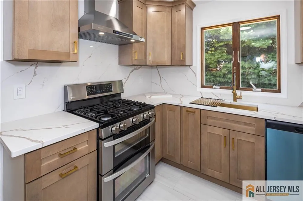 32 Ellmyer Road Edison, NJ 08820