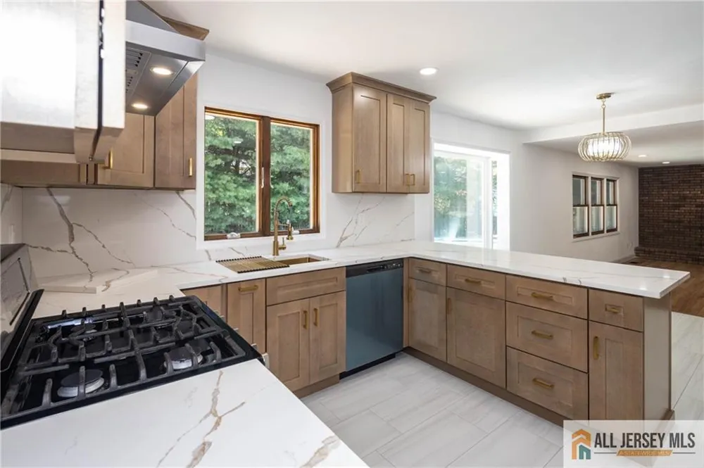 32 Ellmyer Road Edison, NJ 08820