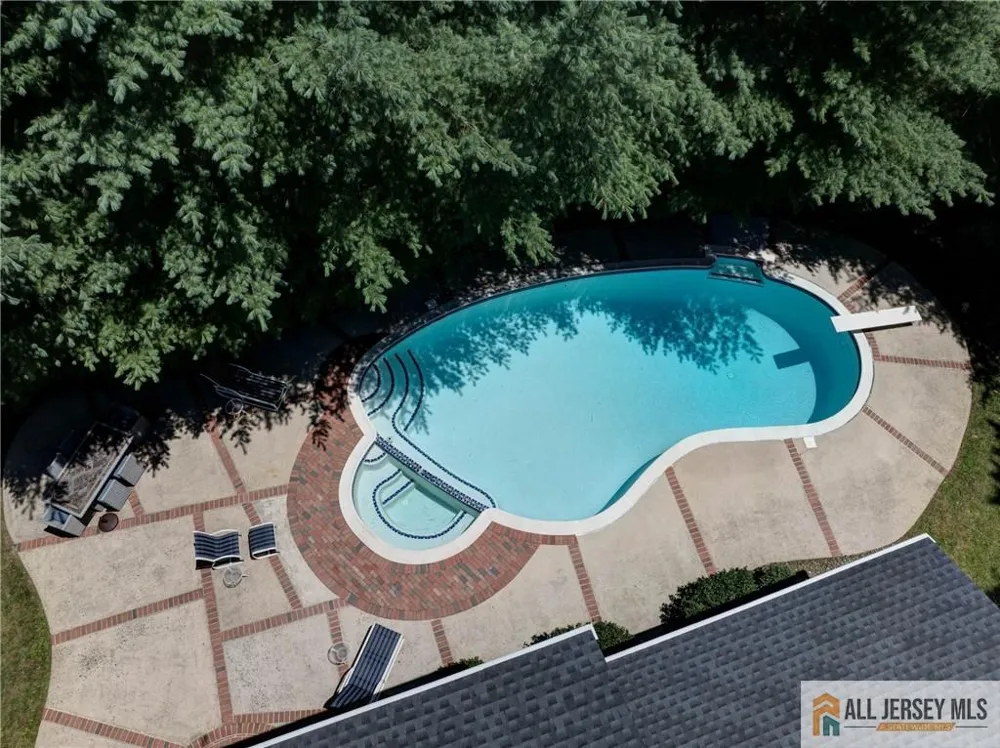 32 Ellmyer Road Edison, NJ 08820