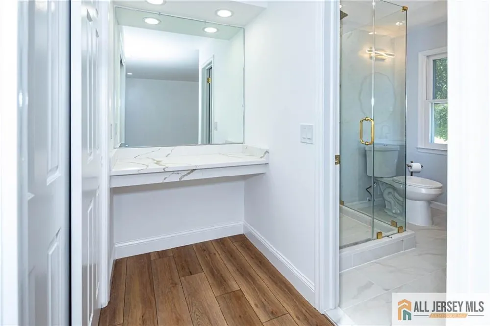 32 Ellmyer Road Edison, NJ 08820