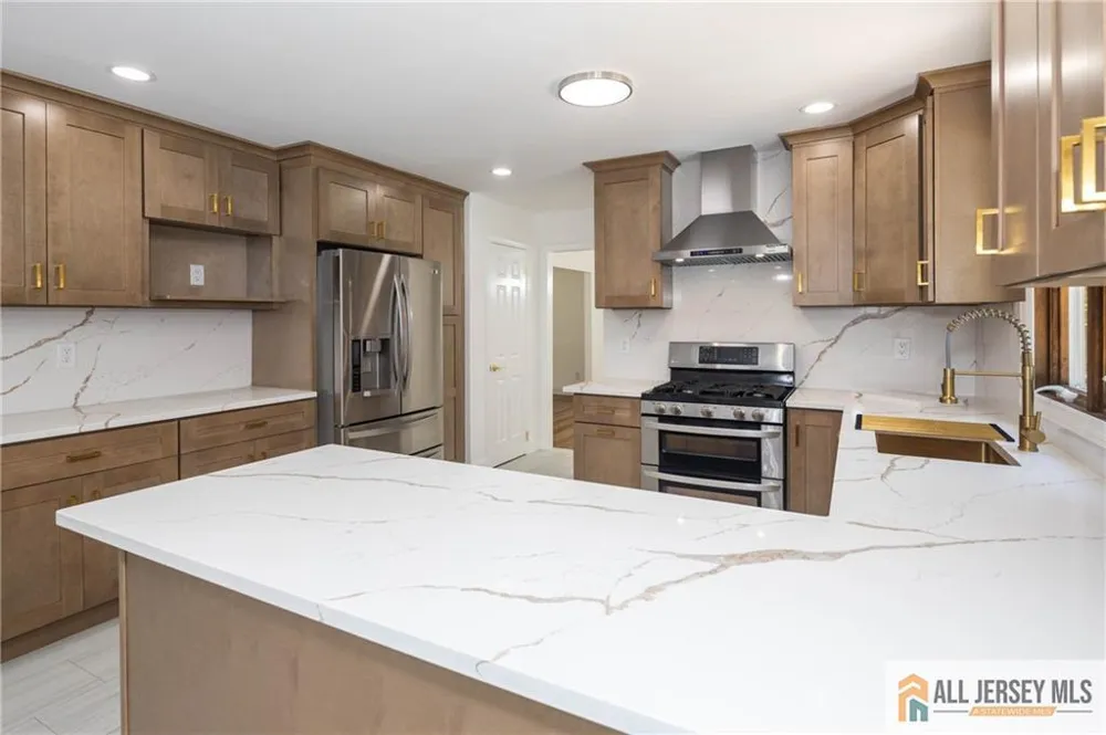 32 Ellmyer Road Edison, NJ 08820