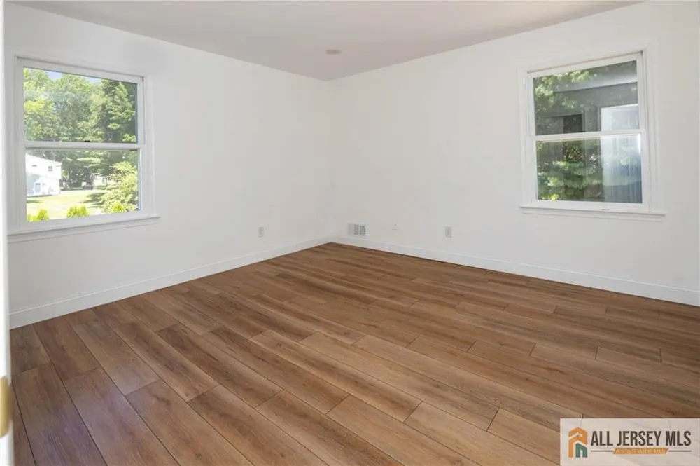 32 Ellmyer Road Edison, NJ 08820
