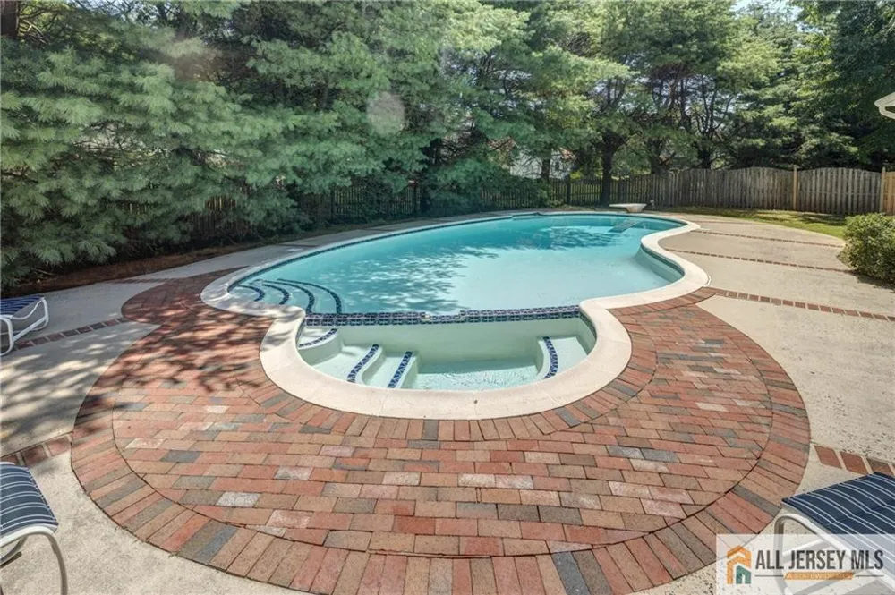 32 Ellmyer Road Edison, NJ 08820