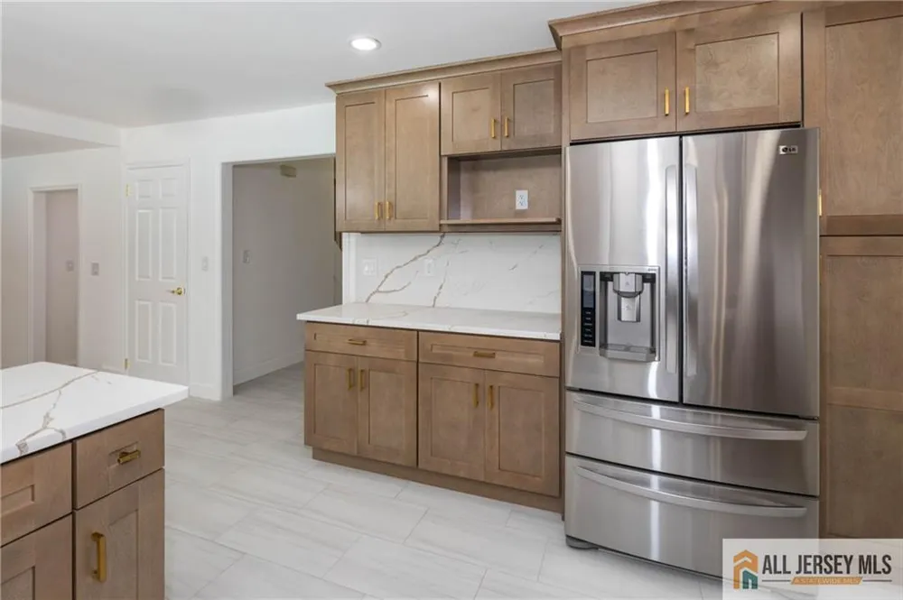 32 Ellmyer Road Edison, NJ 08820