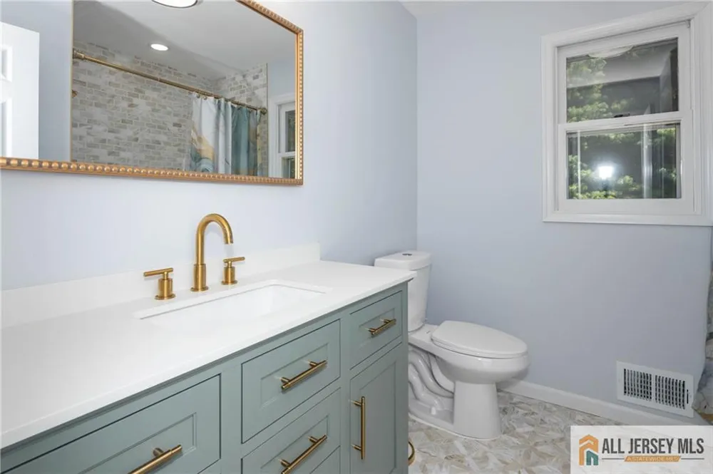 32 Ellmyer Road Edison, NJ 08820