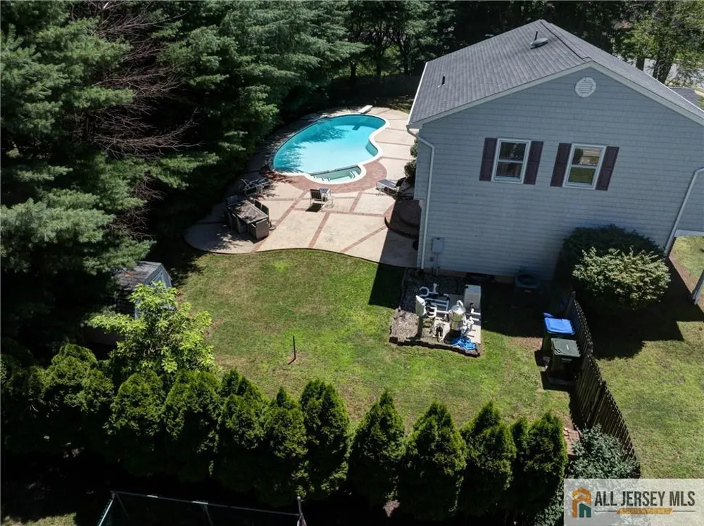 32 Ellmyer Road Edison, NJ 08820
