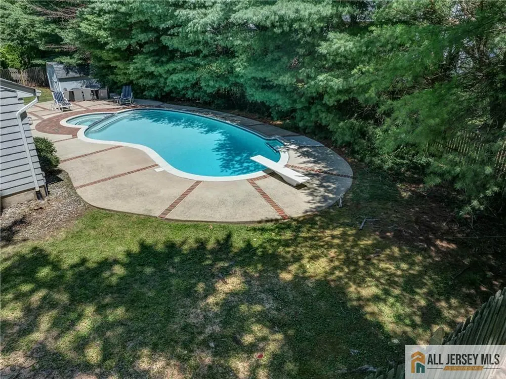 32 Ellmyer Road Edison, NJ 08820