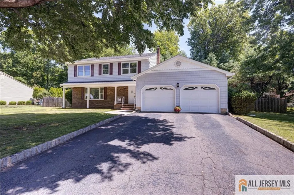 32 Ellmyer Road Edison, NJ 08820