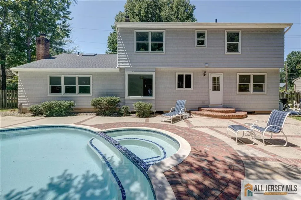 32 Ellmyer Road Edison, NJ 08820