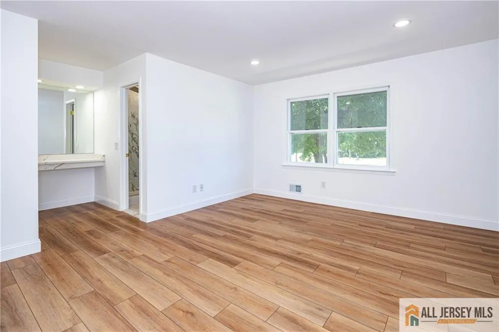 32 Ellmyer Road Edison, NJ 08820