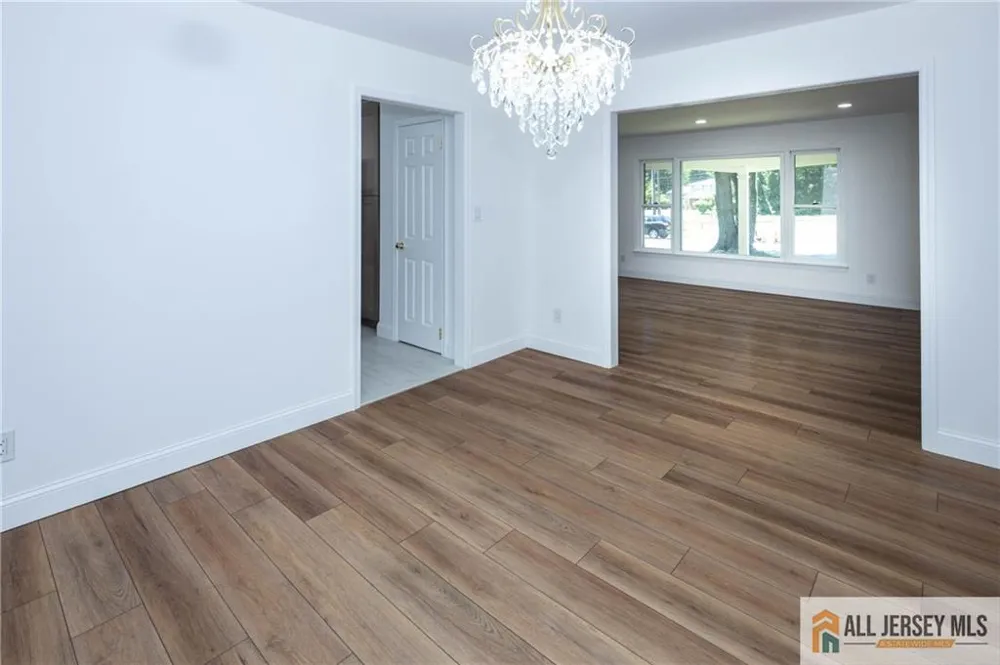 32 Ellmyer Road Edison, NJ 08820