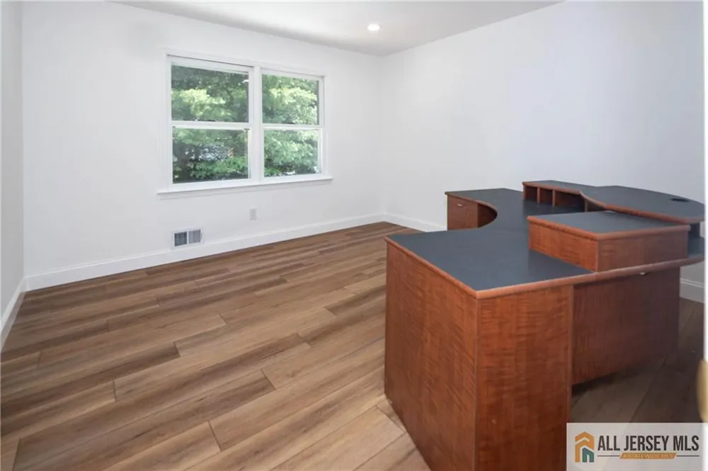 32 Ellmyer Road Edison, NJ 08820