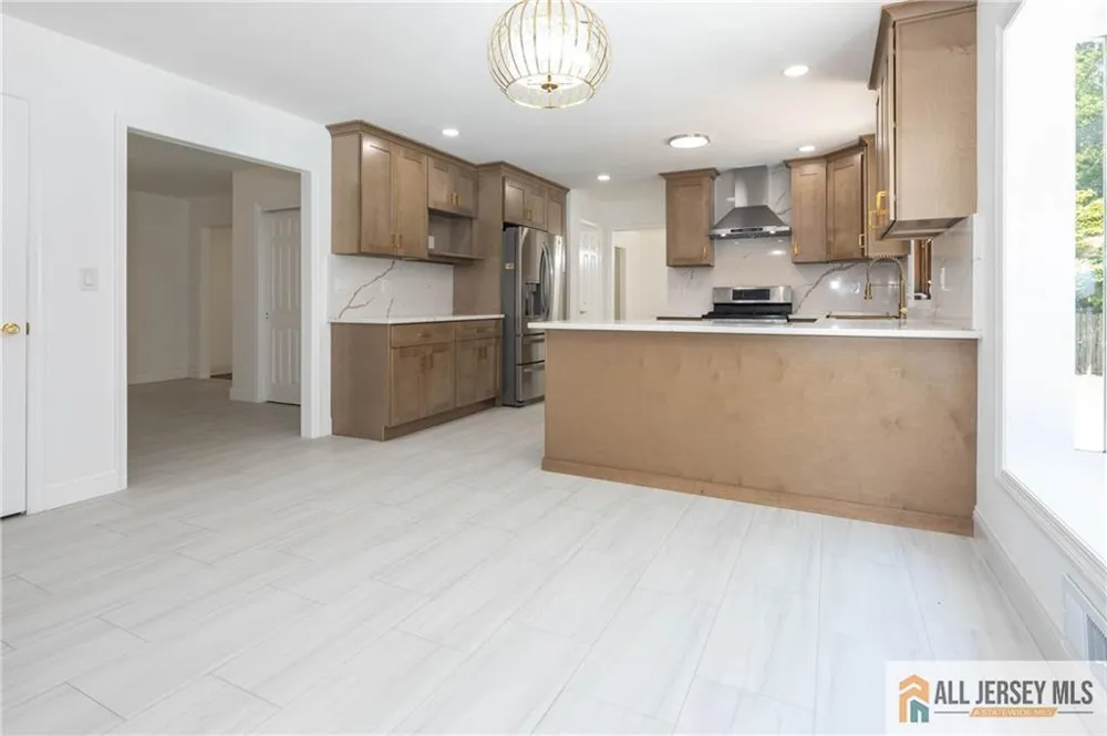 32 Ellmyer Road Edison, NJ 08820