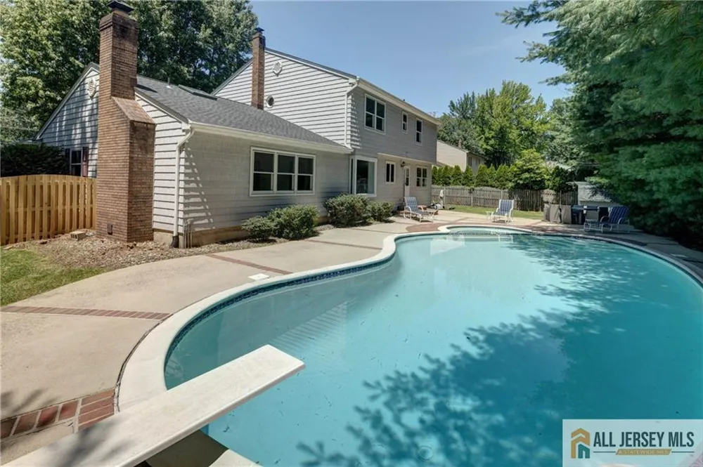 32 Ellmyer Road Edison, NJ 08820